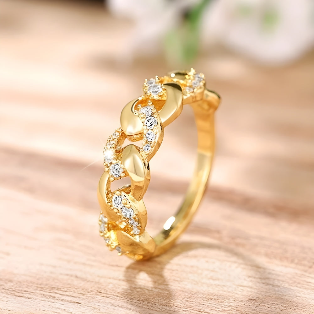 Elegant Gold Link Ring