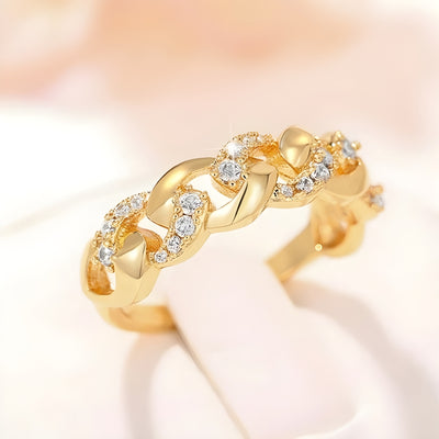 Elegant Gold Link Ring