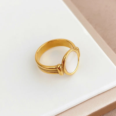 Chic Pearl Elegance Ring